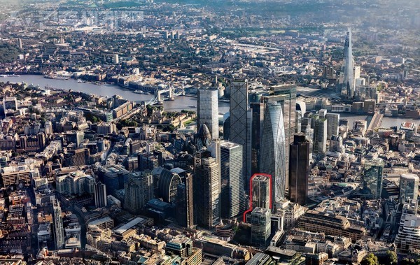 City of London 조감도 및 현재 99 Bishopsgate 건물 위치 강조 (출처 : Architects' Journal)